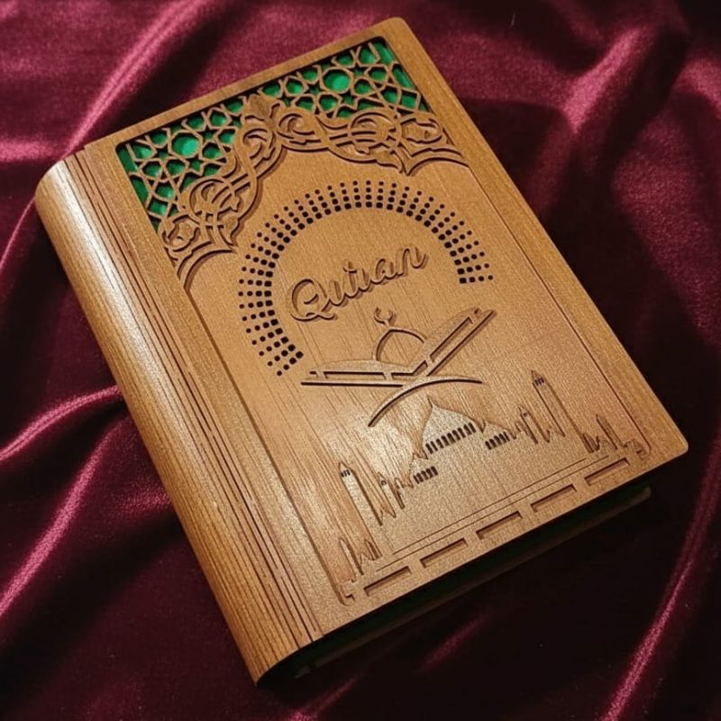 পবিত্র কুরআনের জন্য একটি রাজকীয় আচ্ছাদন