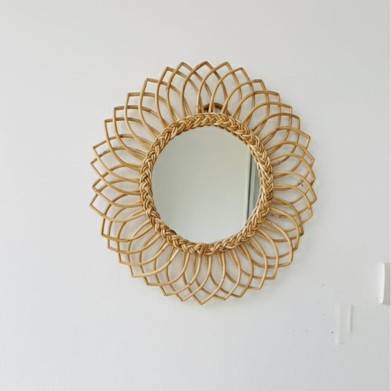 বেতের তৈরি আয়না-টি