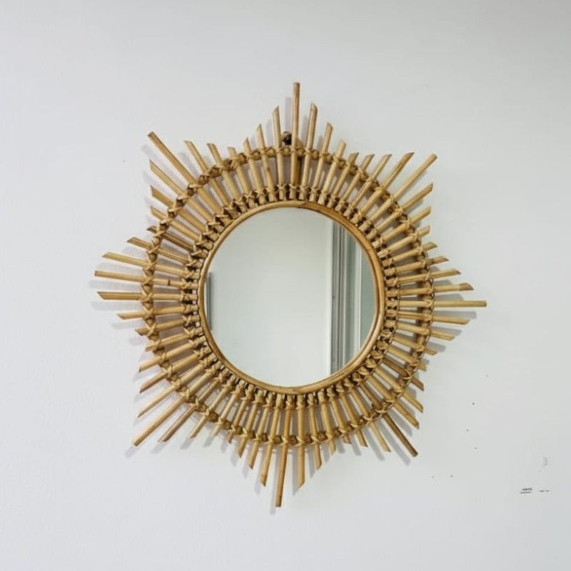 বেতের তৈরি আয়না-টি: